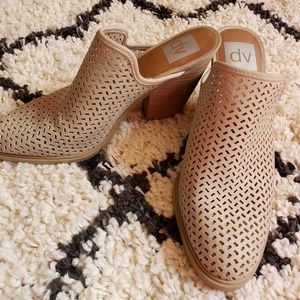DV Heeled mules